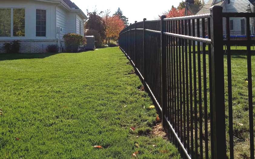 Maumee Ohio Fence Installer Straightline Fencing