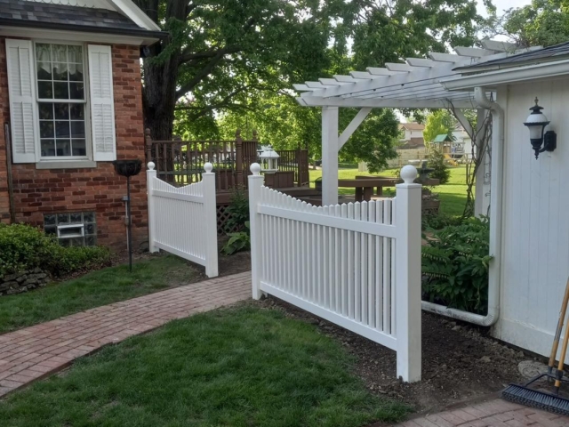 vinyl fencing install