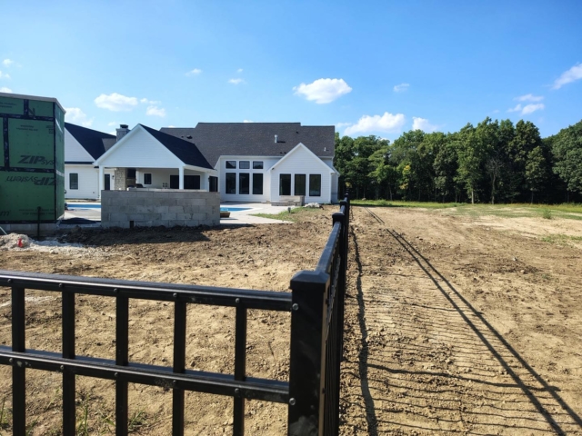 aluminum fencing residential install
