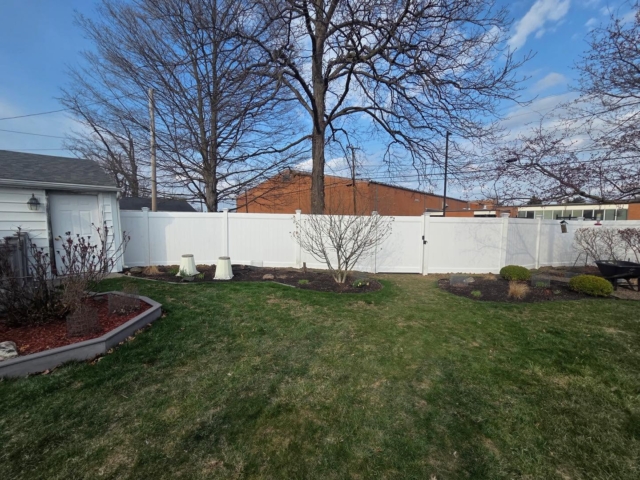 Vinyl Privacy Fence Installation Vinyl Privacy Fence Installation